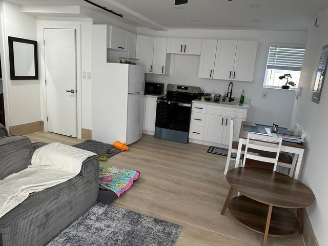 817 Tyler Street 12, Hollywood, FL 33019