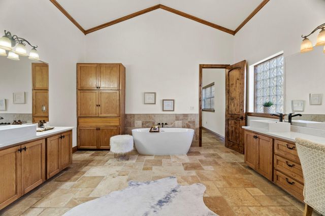 2180 La Ventana PKWY, Driftwood, TX 78619