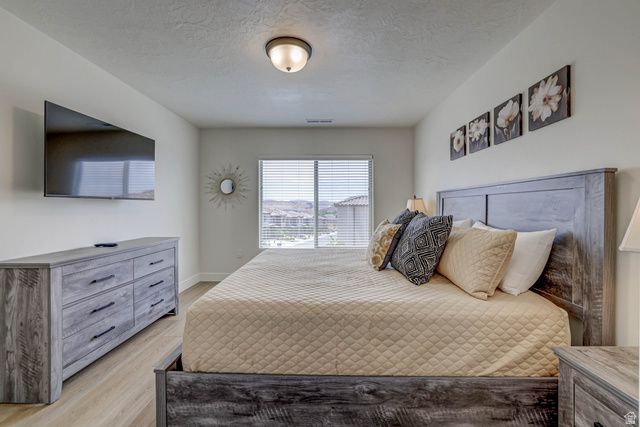 1301 E VISTA ROJA PL, Washington, UT 84780