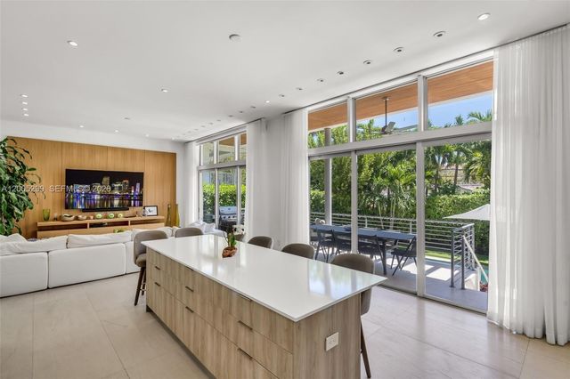 230 W Mcintyre St, Key Biscayne, FL 33149