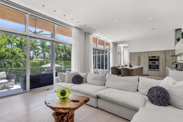 230 W Mcintyre St, Key Biscayne, FL 33149