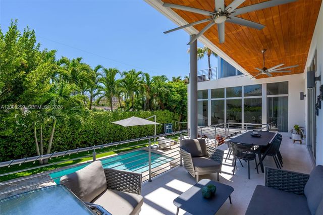 230 W Mcintyre St, Key Biscayne, FL 33149