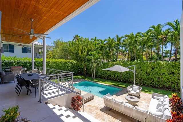 230 W Mcintyre St, Key Biscayne, FL 33149