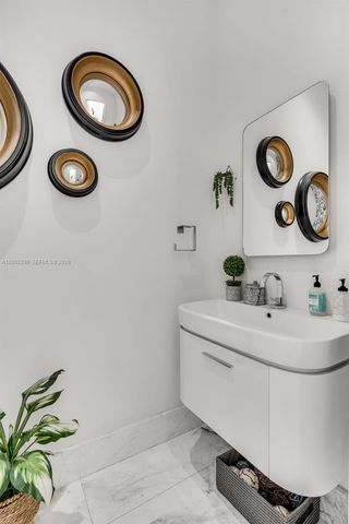 230 W Mcintyre St, Key Biscayne, FL 33149