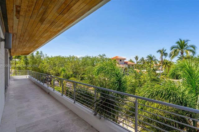 230 W Mcintyre St, Key Biscayne, FL 33149