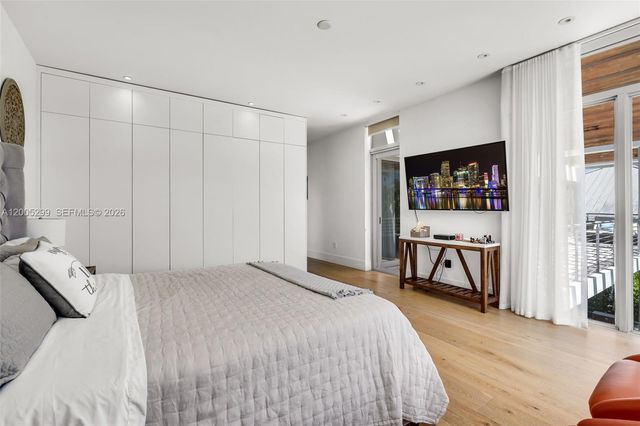 230 W Mcintyre St, Key Biscayne, FL 33149