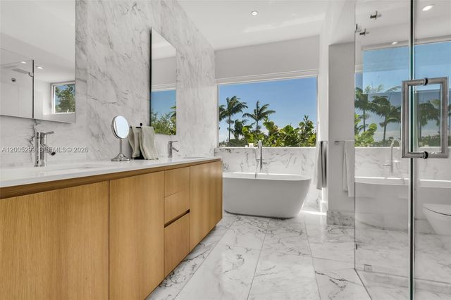 230 W Mcintyre St, Key Biscayne, FL 33149