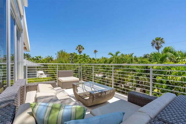 230 W Mcintyre St, Key Biscayne, FL 33149