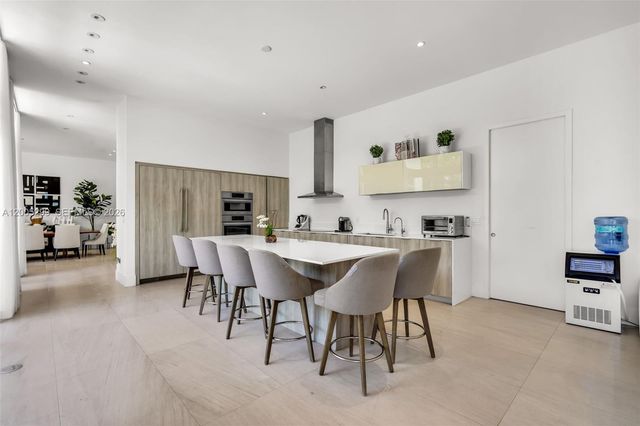 230 W Mcintyre St, Key Biscayne, FL 33149