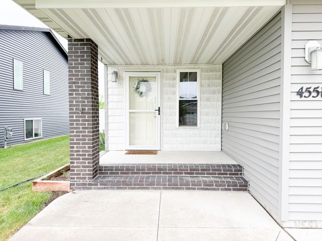 4551 15th Street S, Moorhead, MN 56560