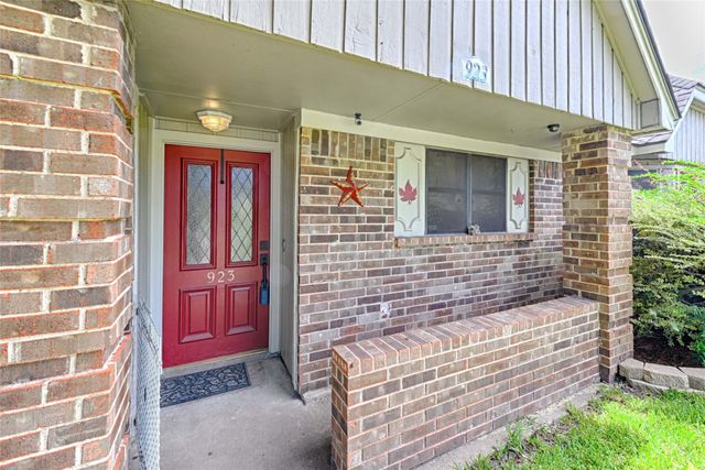 923 Courtney Dr., Mesquite, TX 75150