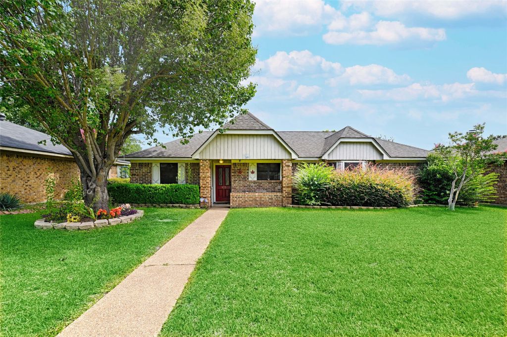 923 Courtney Dr., Mesquite, TX 75150