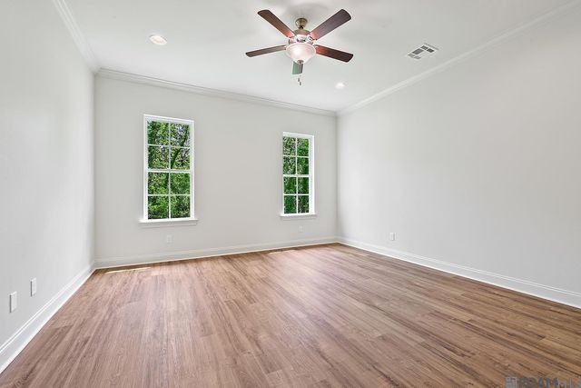 8643 Greenbrier Cove Rd, Baton Rouge, LA 70817