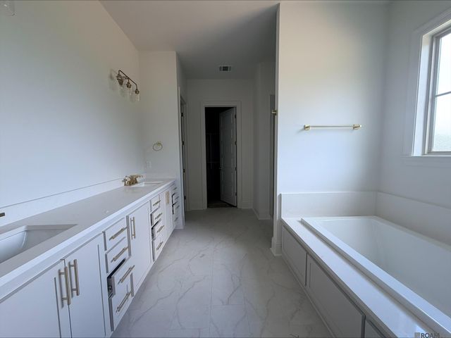 8643 Greenbrier Cove Rd, Baton Rouge, LA 70817