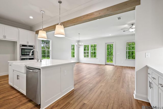 8643 Greenbrier Cove Rd, Baton Rouge, LA 70817