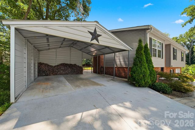 4536 Kings Court, Hickory, NC 28602