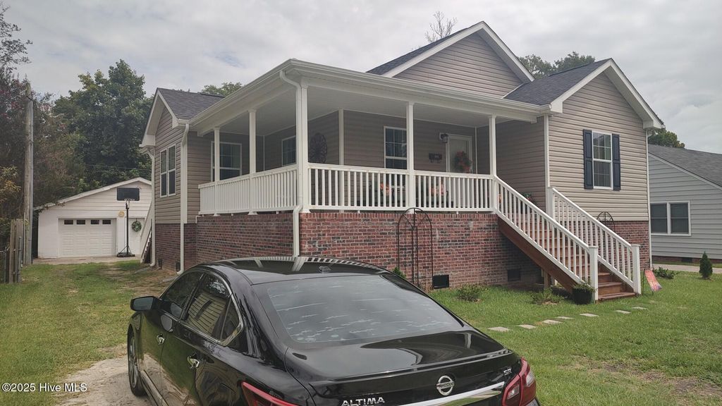 1614 Colonial Way, New Bern, NC 28560