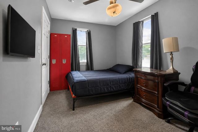 1104 OLD SWEDE RD, Douglassville, PA 19518