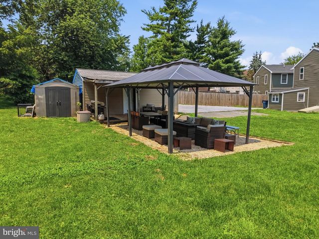 1104 OLD SWEDE RD, Douglassville, PA 19518