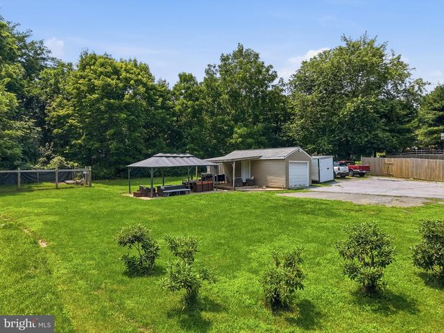 1104 OLD SWEDE RD, Douglassville, PA 19518