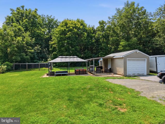 1104 OLD SWEDE RD, Douglassville, PA 19518