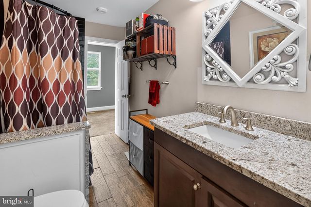 1104 OLD SWEDE RD, Douglassville, PA 19518