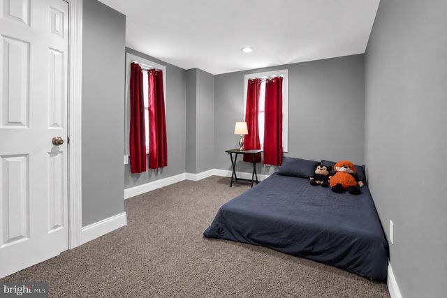 1104 OLD SWEDE RD, Douglassville, PA 19518