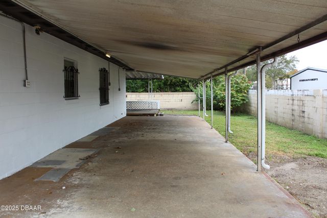 903 W Millard Court, Daytona Beach, FL 32117