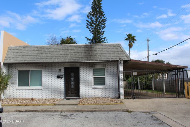 903 W Millard Court, Daytona Beach, FL 32117