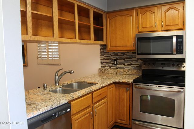 903 W Millard Court, Daytona Beach, FL 32117