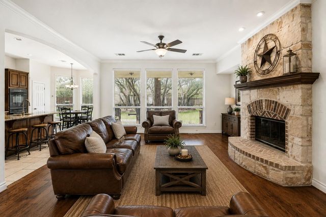 1385 Pine Forest CIR, Round Rock, TX 78665