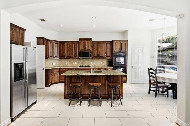 1385 Pine Forest CIR, Round Rock, TX 78665