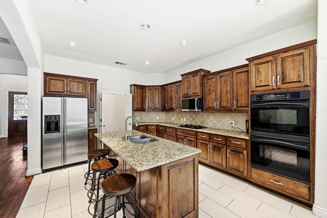 1385 Pine Forest CIR, Round Rock, TX 78665