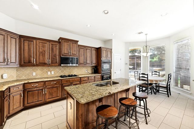 1385 Pine Forest CIR, Round Rock, TX 78665