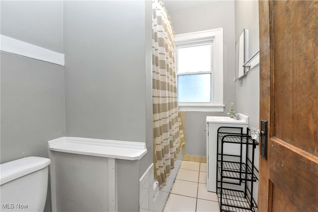 2477 Lee Road, Cleveland Heights, OH 44118