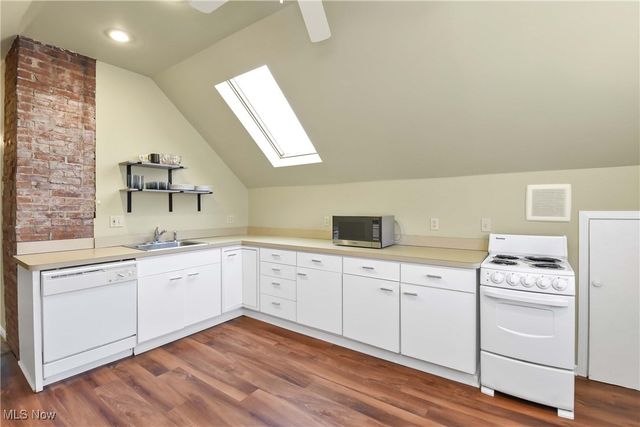 2477 Lee Road, Cleveland Heights, OH 44118