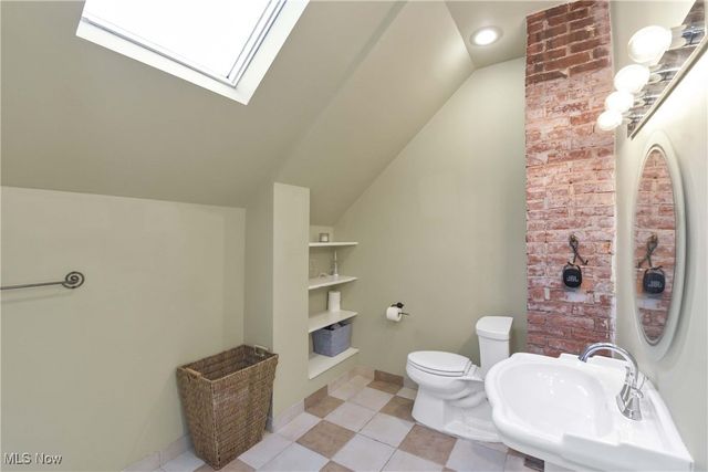 2477 Lee Road, Cleveland Heights, OH 44118