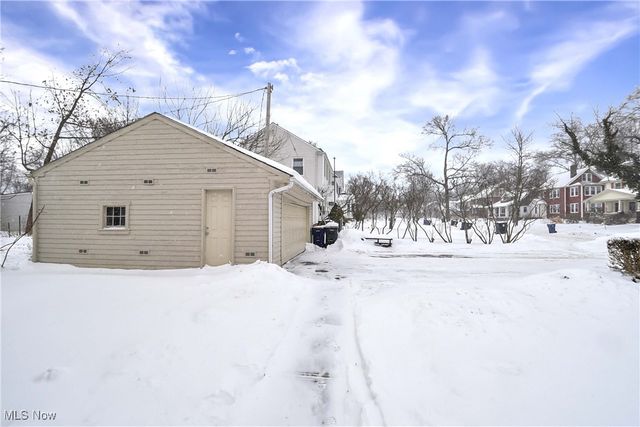 2477 Lee Road, Cleveland Heights, OH 44118