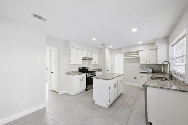 4417 Cabot Drive, Grand Prairie, TX 75052