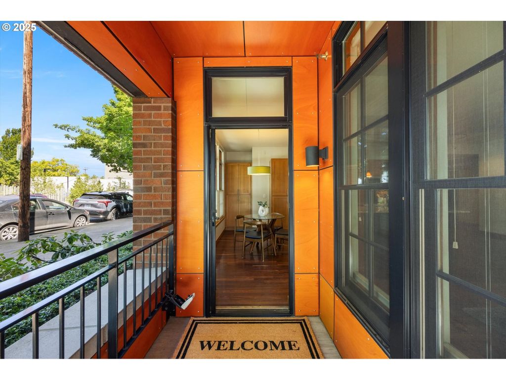 2350 Nw SAVIER St 100, Portland, OR 97210