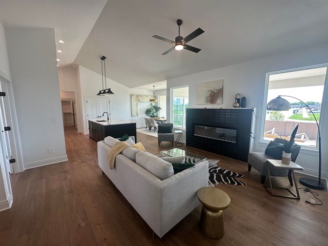 3137 Pine Grove Cir, Wichita, KS 67205