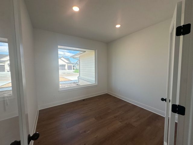 3137 Pine Grove Cir, Wichita, KS 67205