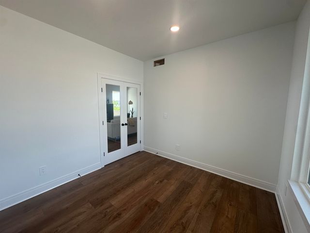 3137 Pine Grove Cir, Wichita, KS 67205