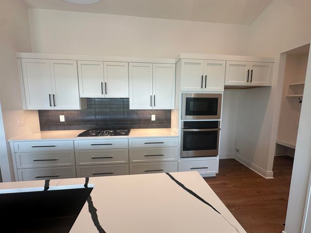 3137 Pine Grove Cir, Wichita, KS 67205