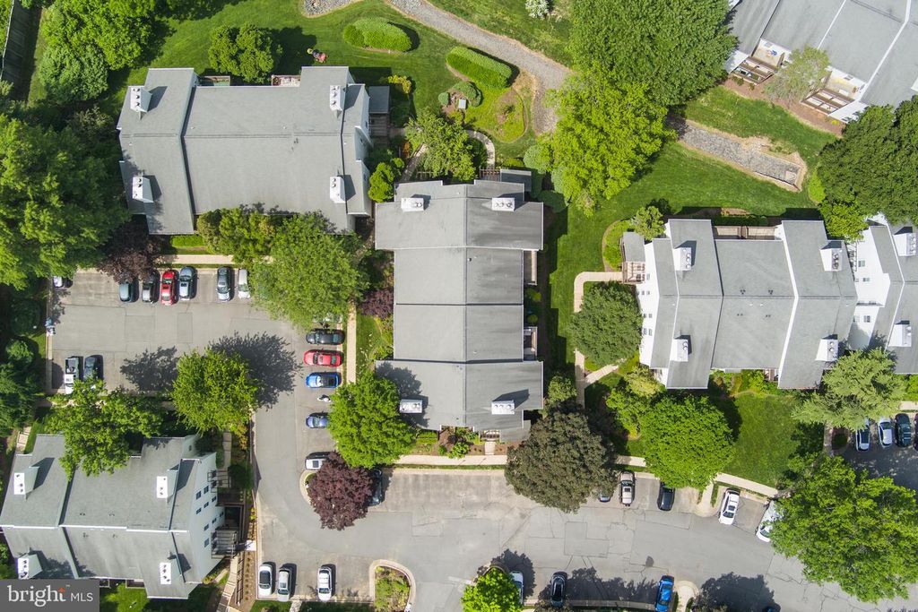 10143 OAKTON TERRACE RD, Oakton, VA 22124
