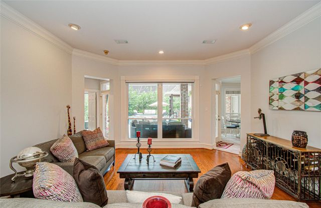 2 English Glade Court 2, The Woodlands, TX 77381