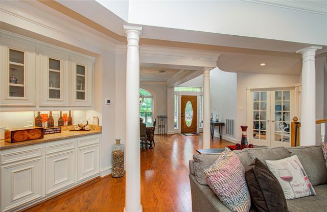 2 English Glade Court 2, The Woodlands, TX 77381