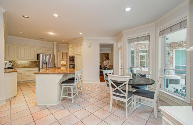 2 English Glade Court 2, The Woodlands, TX 77381