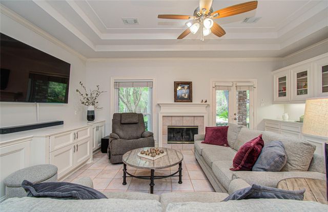 2 English Glade Court 2, The Woodlands, TX 77381