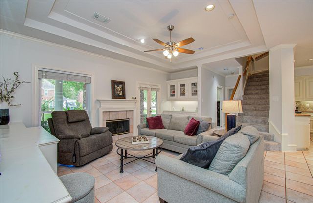 2 English Glade Court 2, The Woodlands, TX 77381